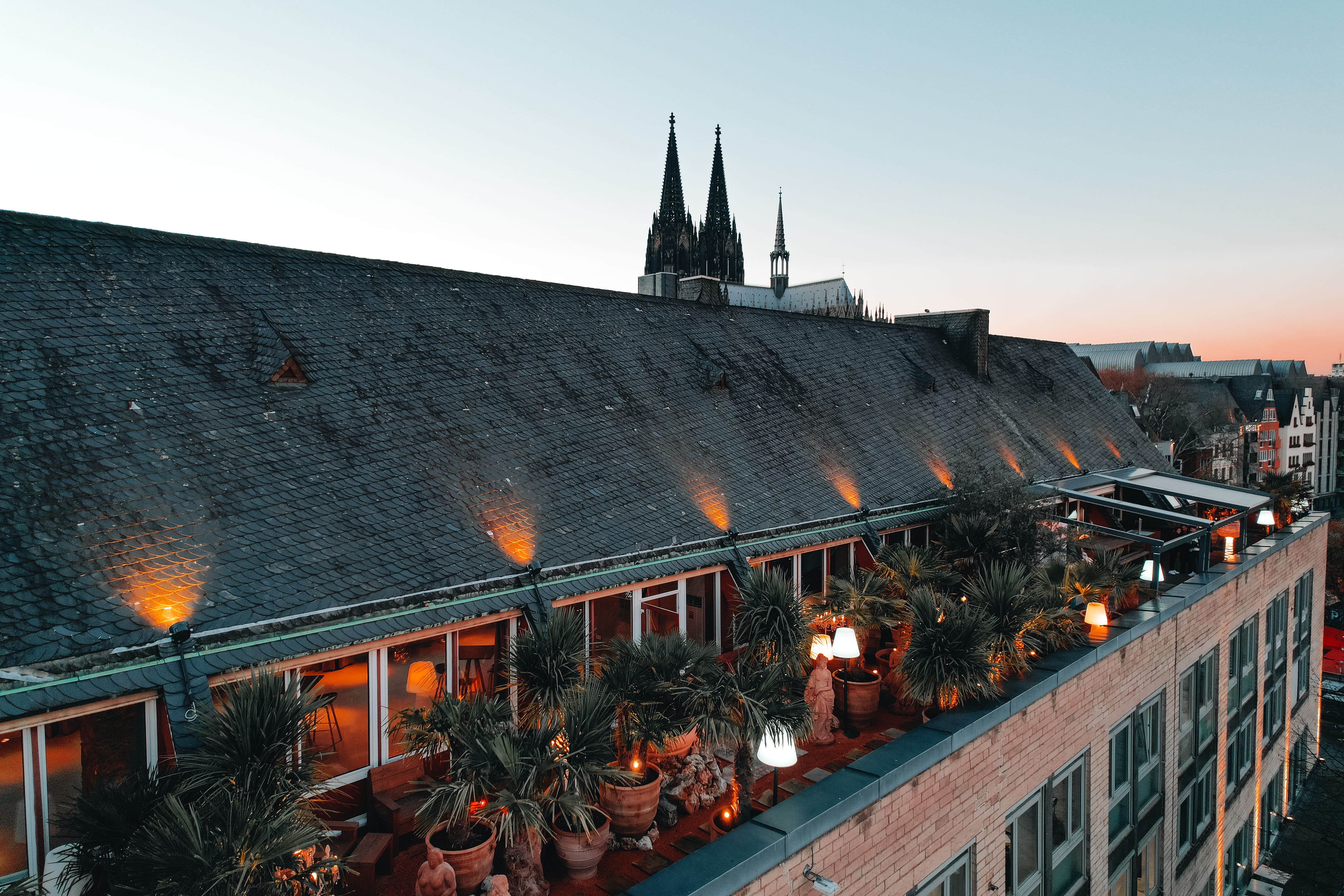 Rooftop und Feuerwerk direkt am Rhein in Köln